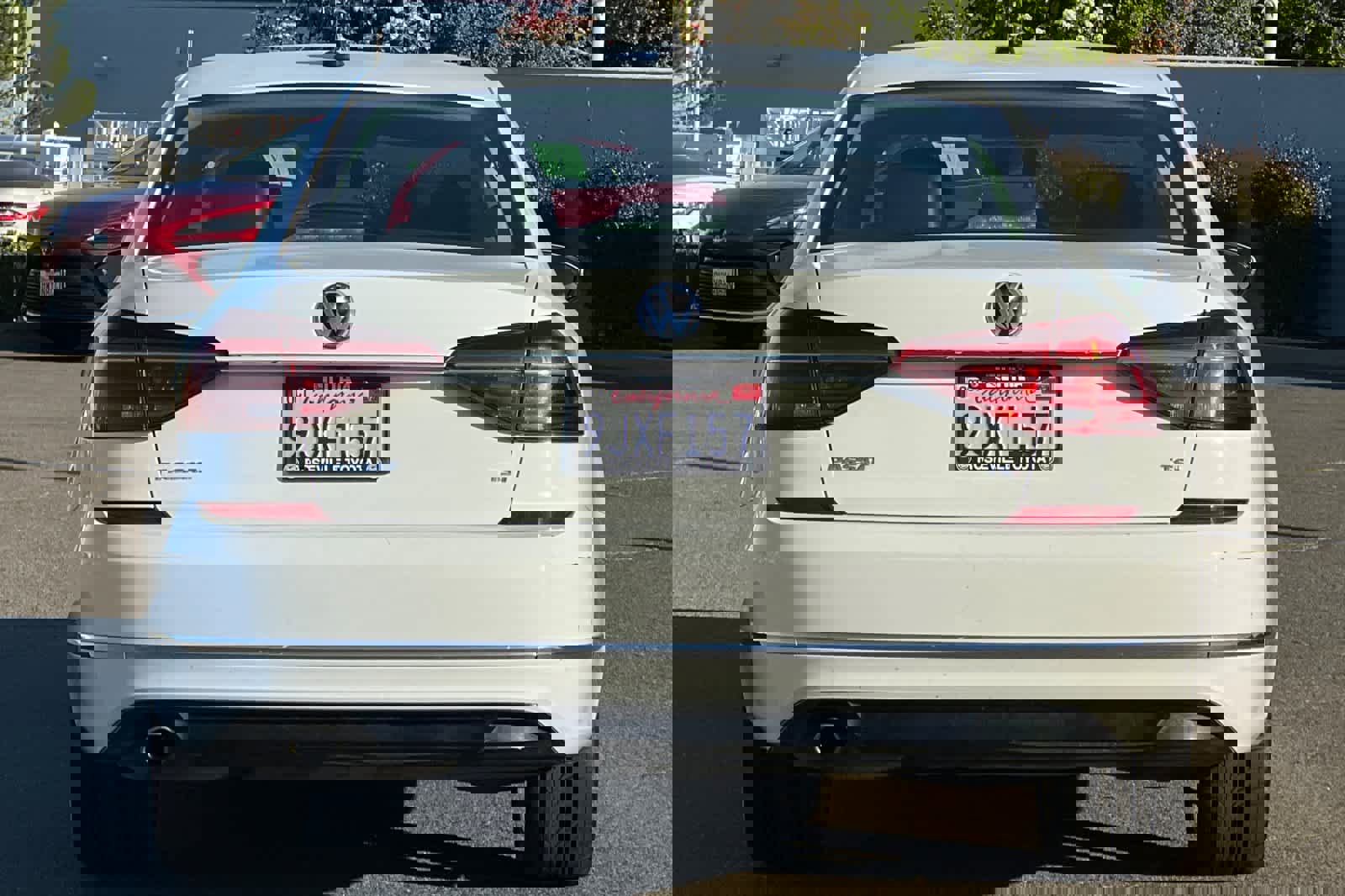 Used 2017 Volkswagen Passat 1.8T R-Line w/ R-Line Lighting Package image 8