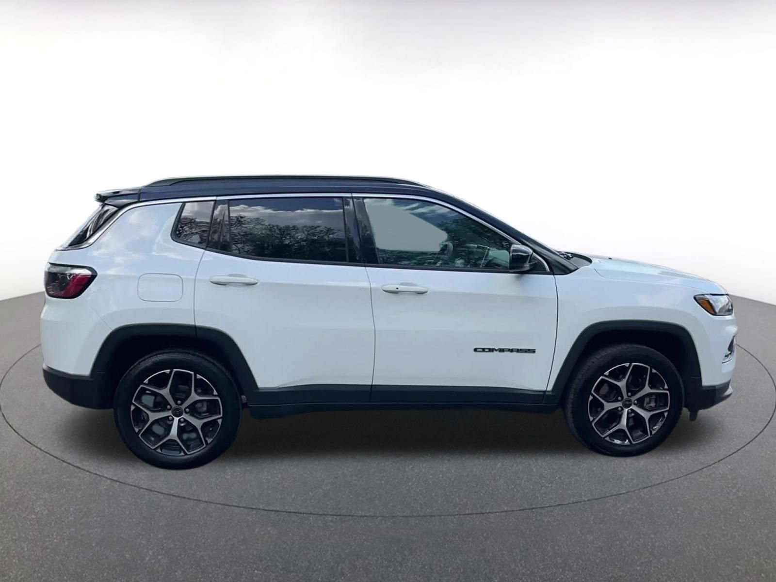 Used 2025 Jeep Compass Limited image 16