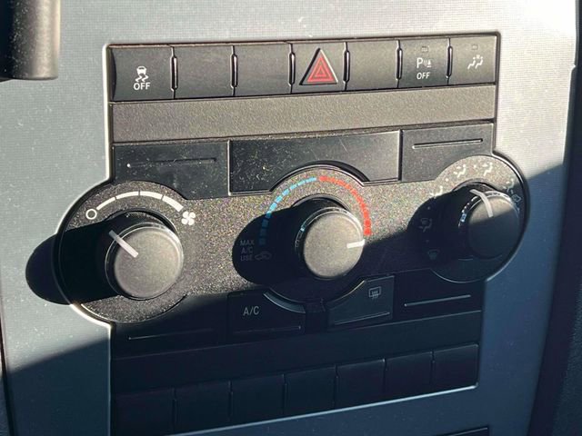 Used 2010 Jeep Commander Sport image 30