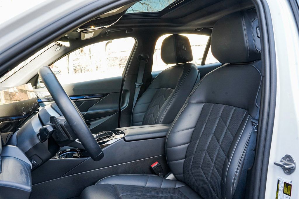 Used 2025 BMW i5 xDrive40 w/ M Sport Package image 15