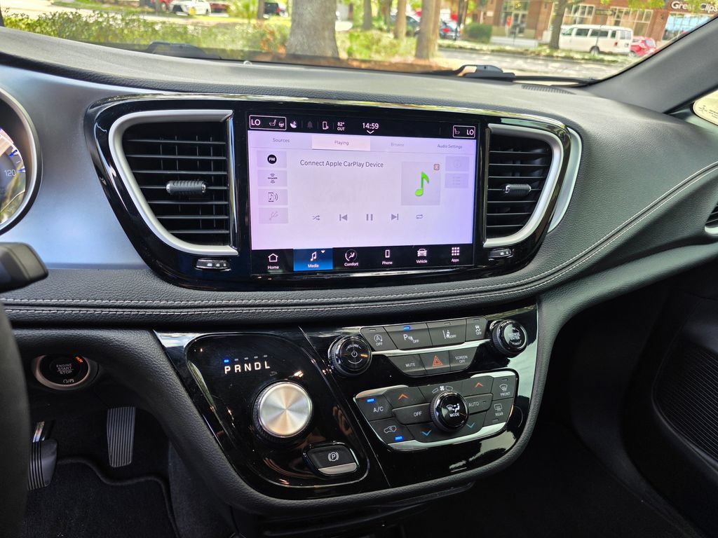 Used 2022 Chrysler Pacifica Touring-L w/ S Appearance Package FWD image 17