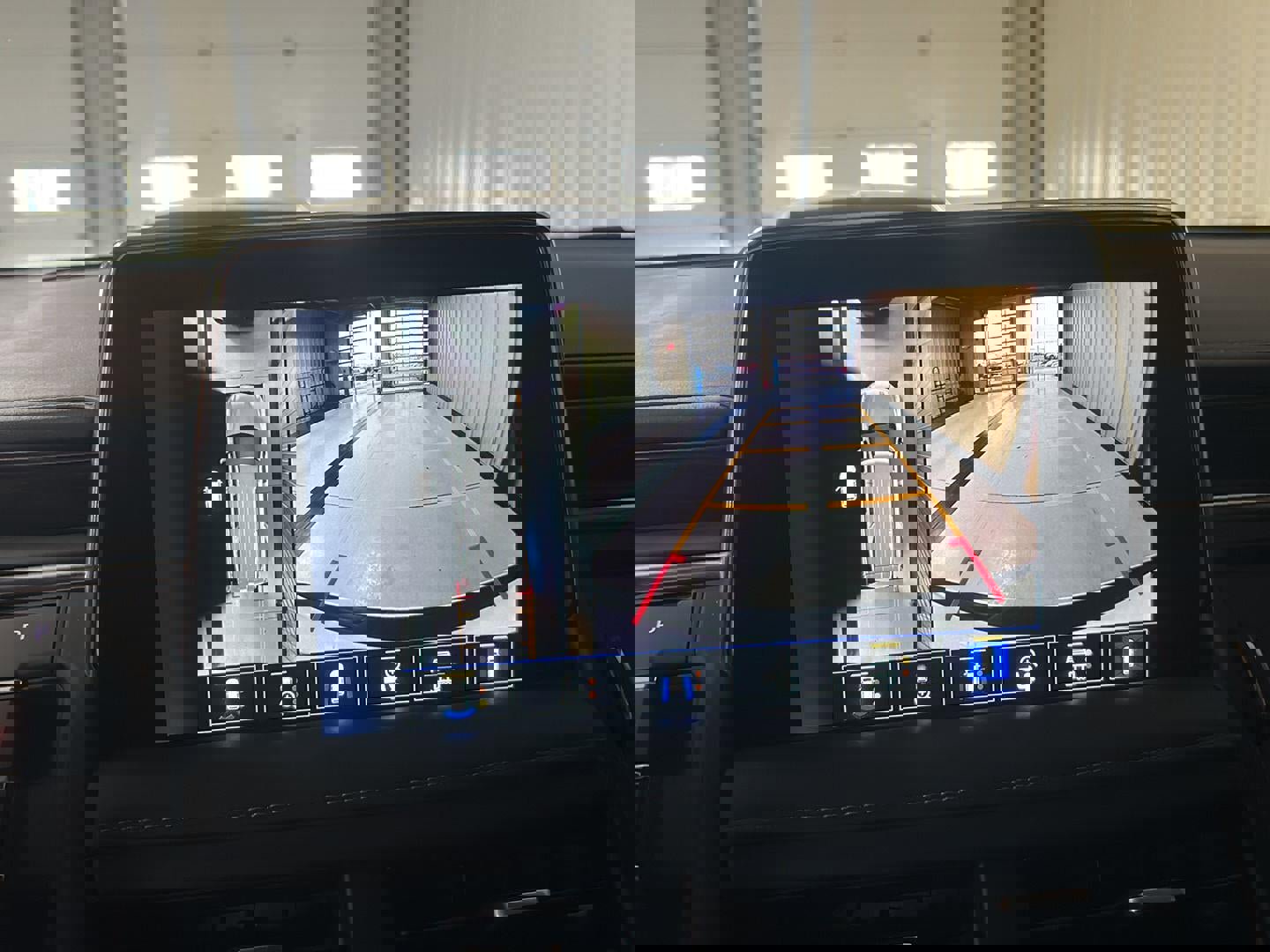 Used 2022 Chevrolet Suburban LT w/ Luxury Package image 19