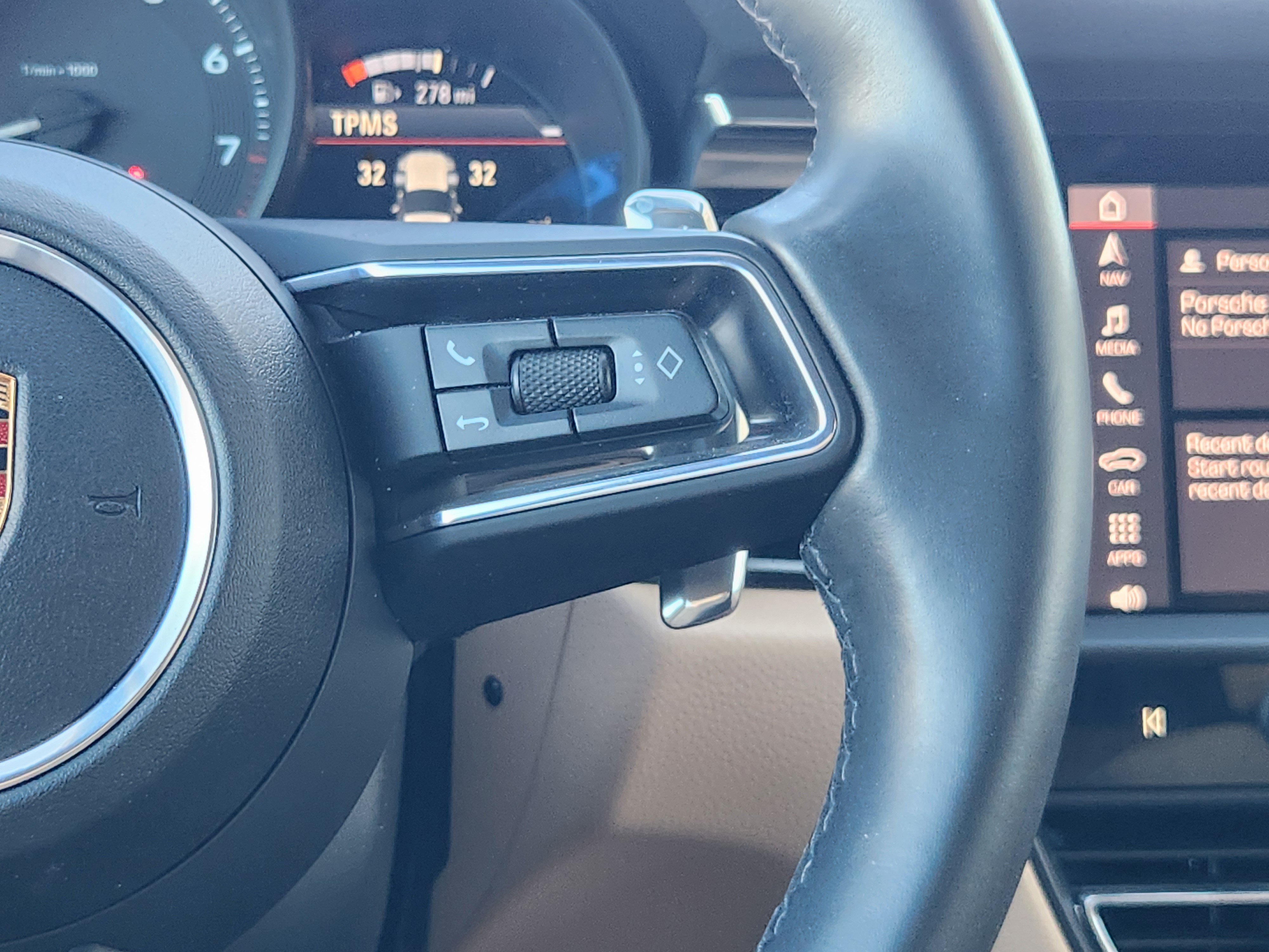 Certified 2026 Porsche Macan AWD/4WD image 27