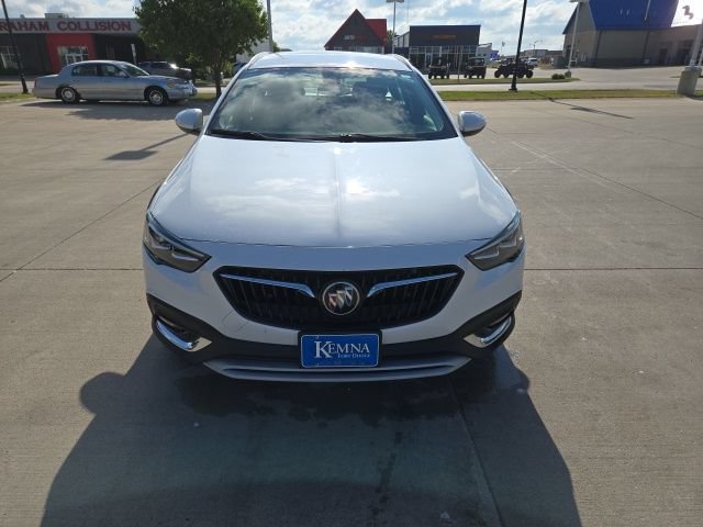 Used 2018 Buick Regal Essence w/ Driver Confidence Package #1 AWD/4WD image 2
