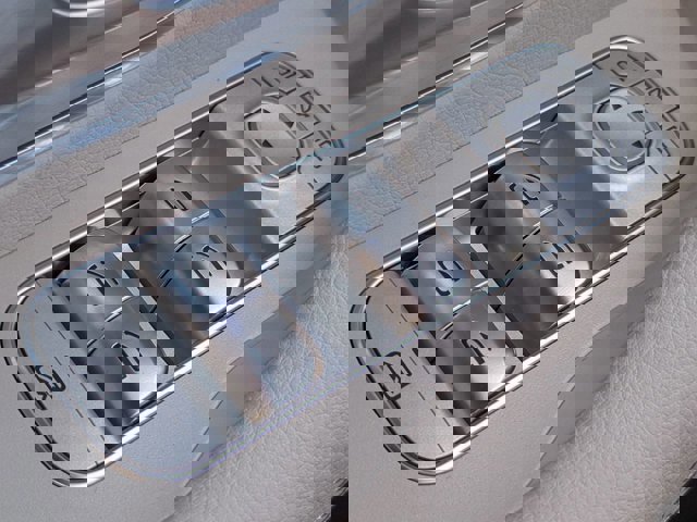 Used 2025 Mercedes-Benz GLE 350 4MATIC image 25