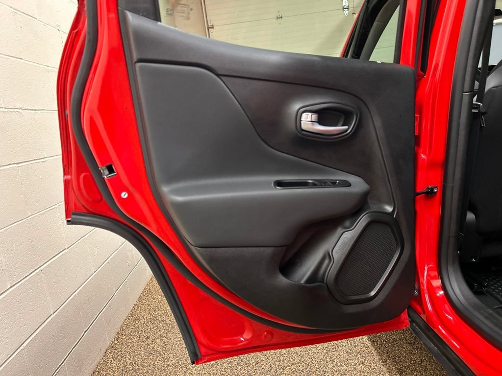 Used 2023 Jeep Renegade Trailhawk AWD/4WD image 14
