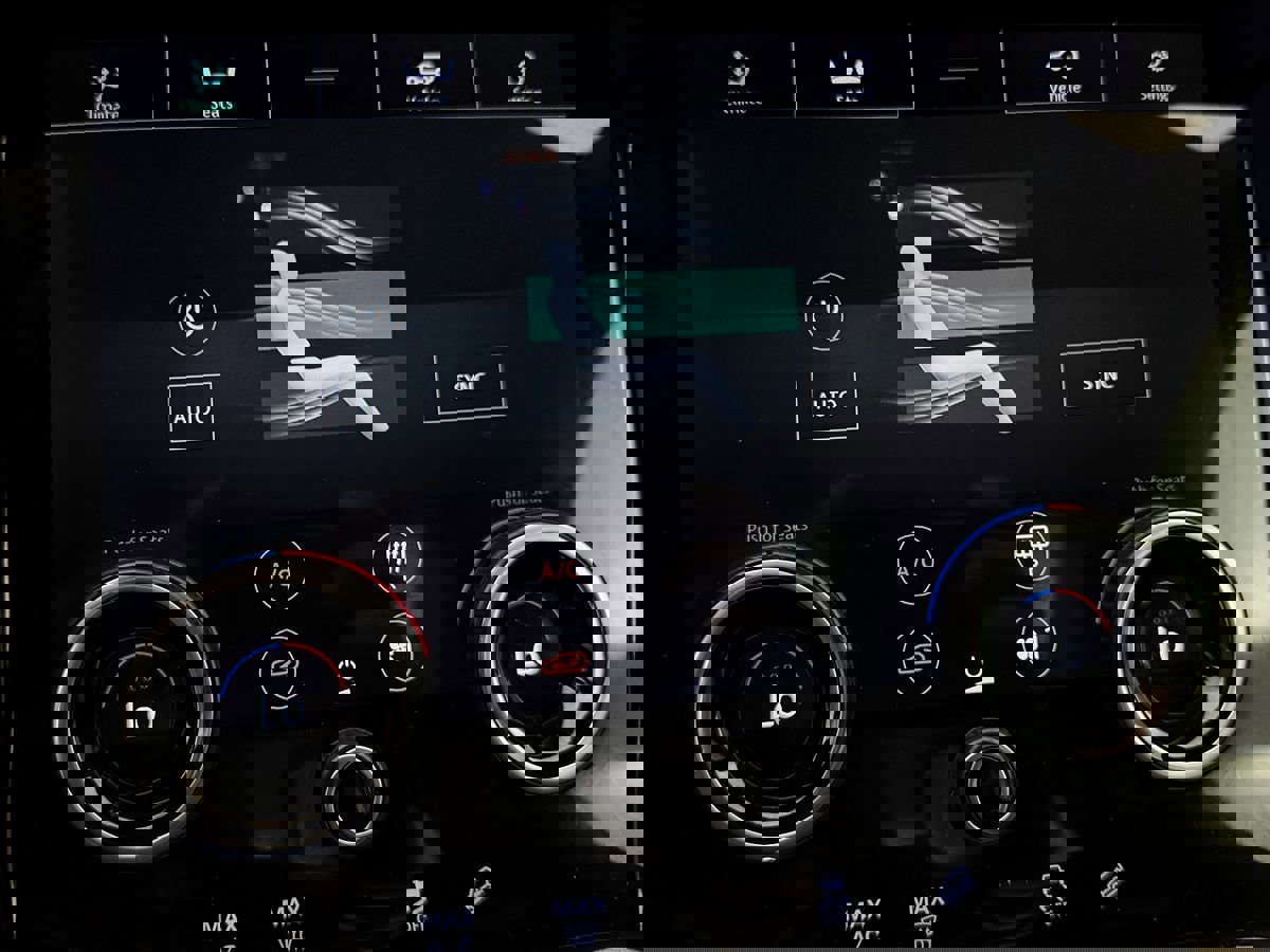 Used 2020 Land Rover Range Rover Evoque R-Dynamic SE image 29