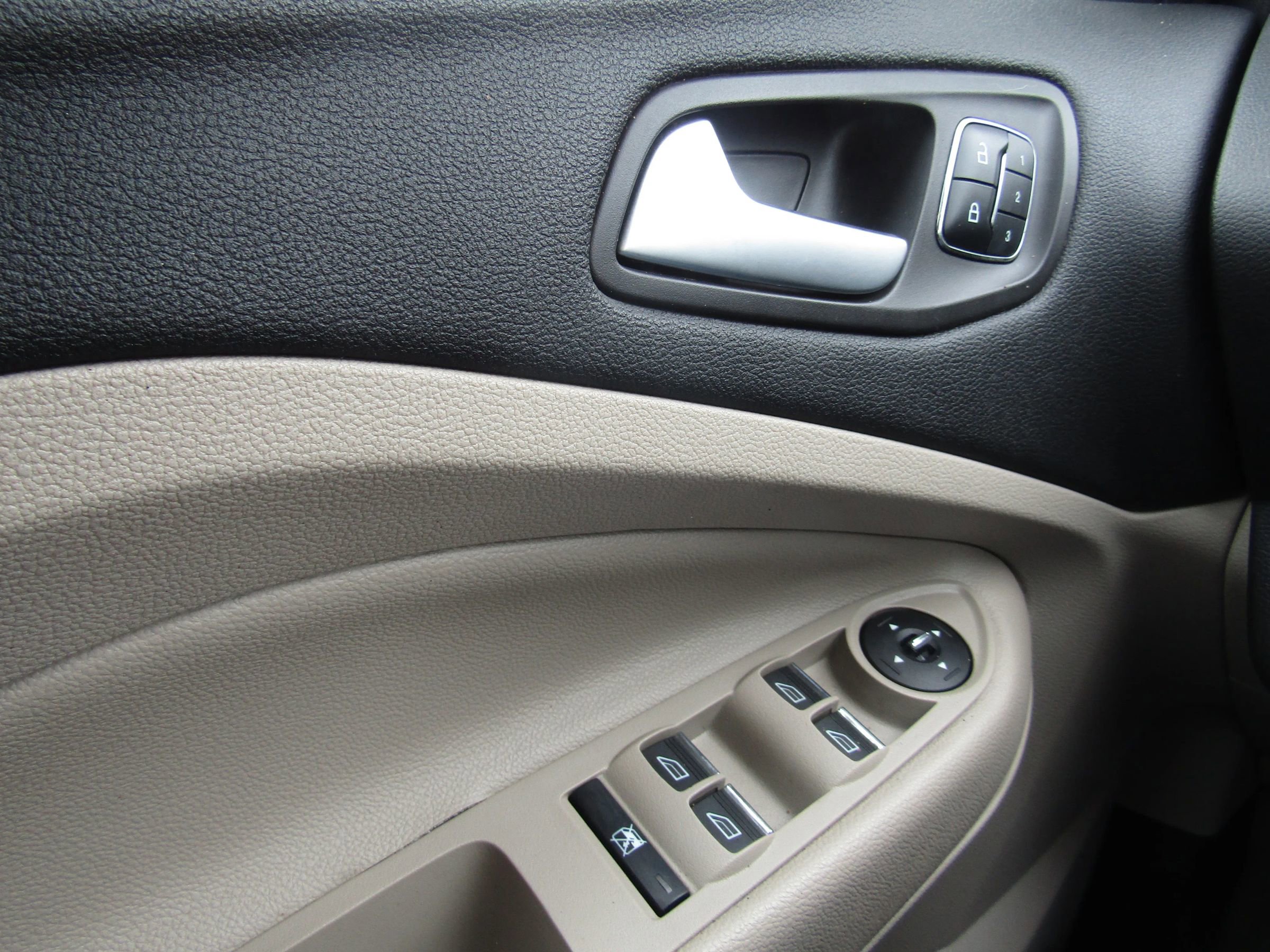 Used 2016 Ford Escape Titanium image 36