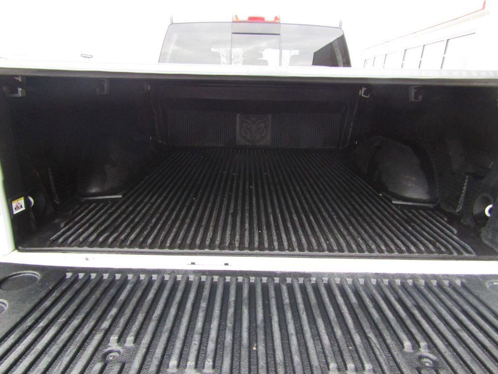 Used 2017 RAM 1500 Classic SLT w/ SLT Plus D￩cor Group image 28