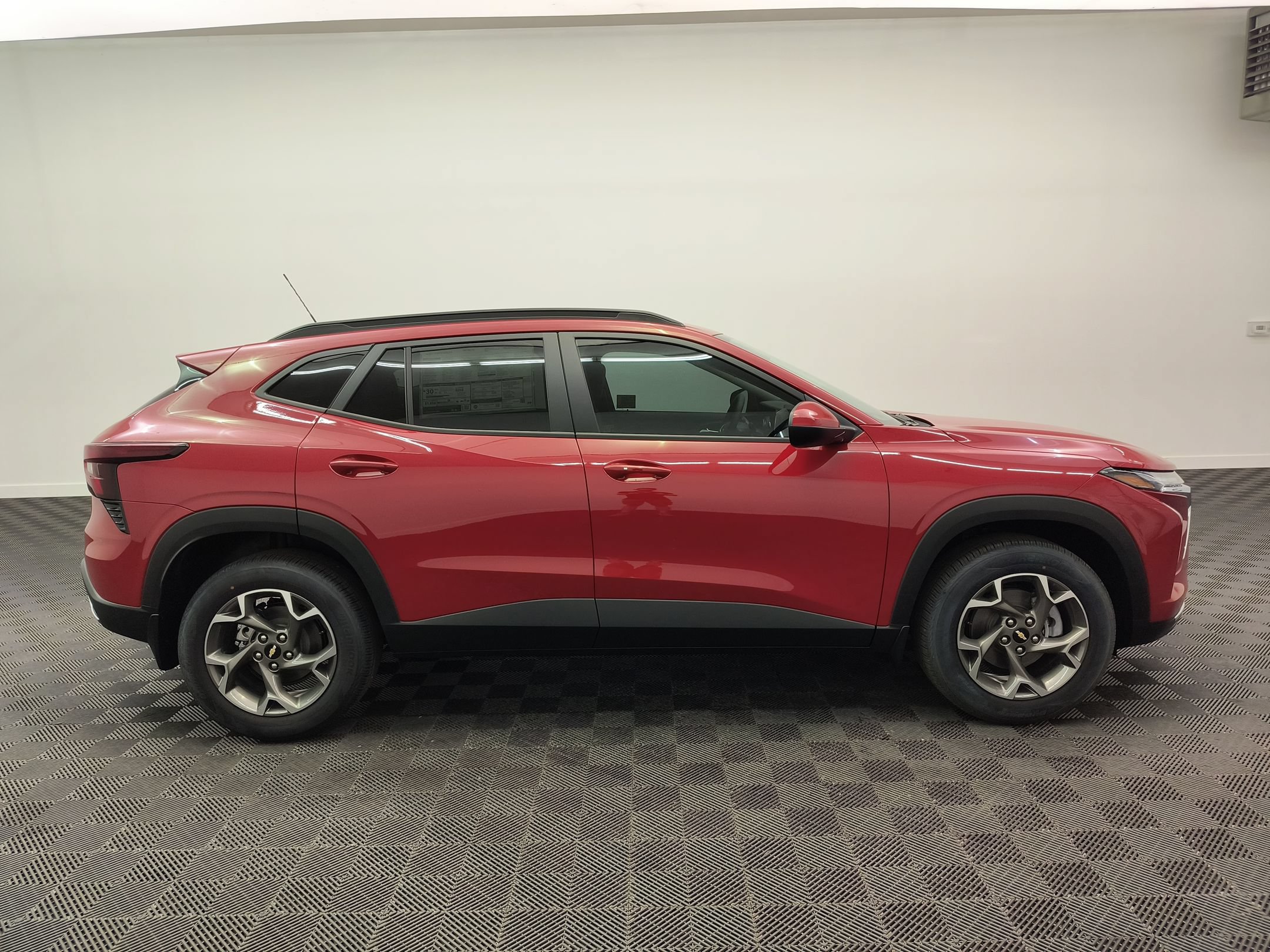 New 2026 Chevrolet Trax LT w/ Driver Confidence Package FWD image 8