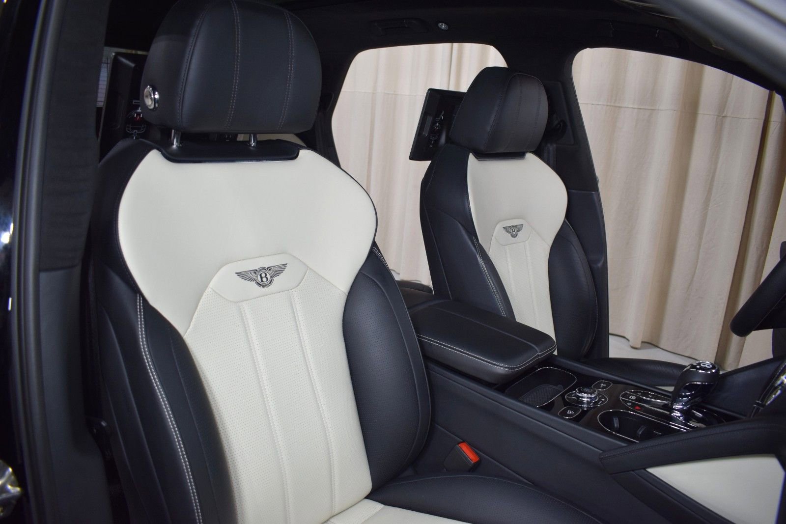 Certified 2024 Bentley Bentayga AWD/4WD image 23