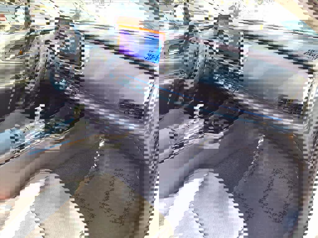 Used 2024 Toyota Prius XLE image 22