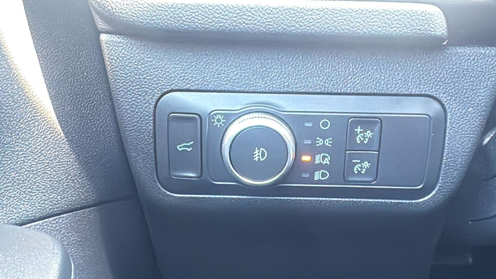 Used 2020 Ford Escape SEL image 26