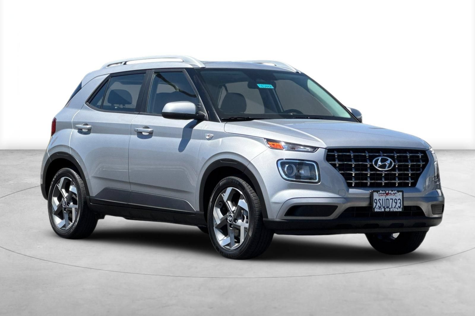 Used 2025 Hyundai Venue SEL FWD image 8