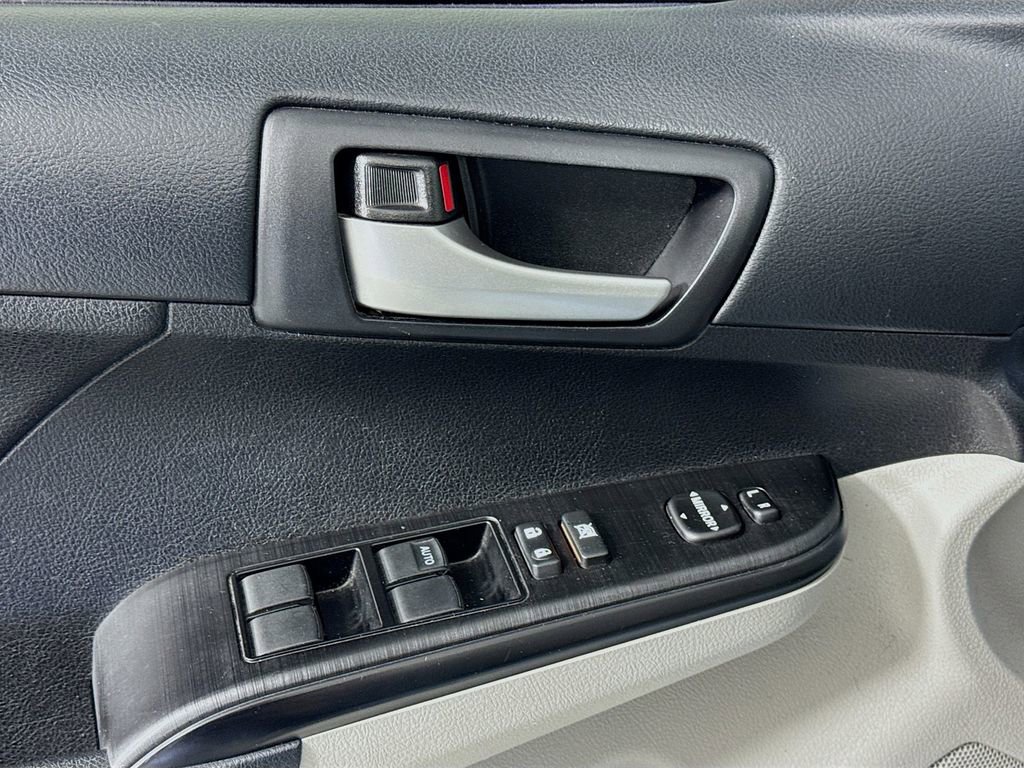 Used 2012 Toyota Camry LE FWD image 13