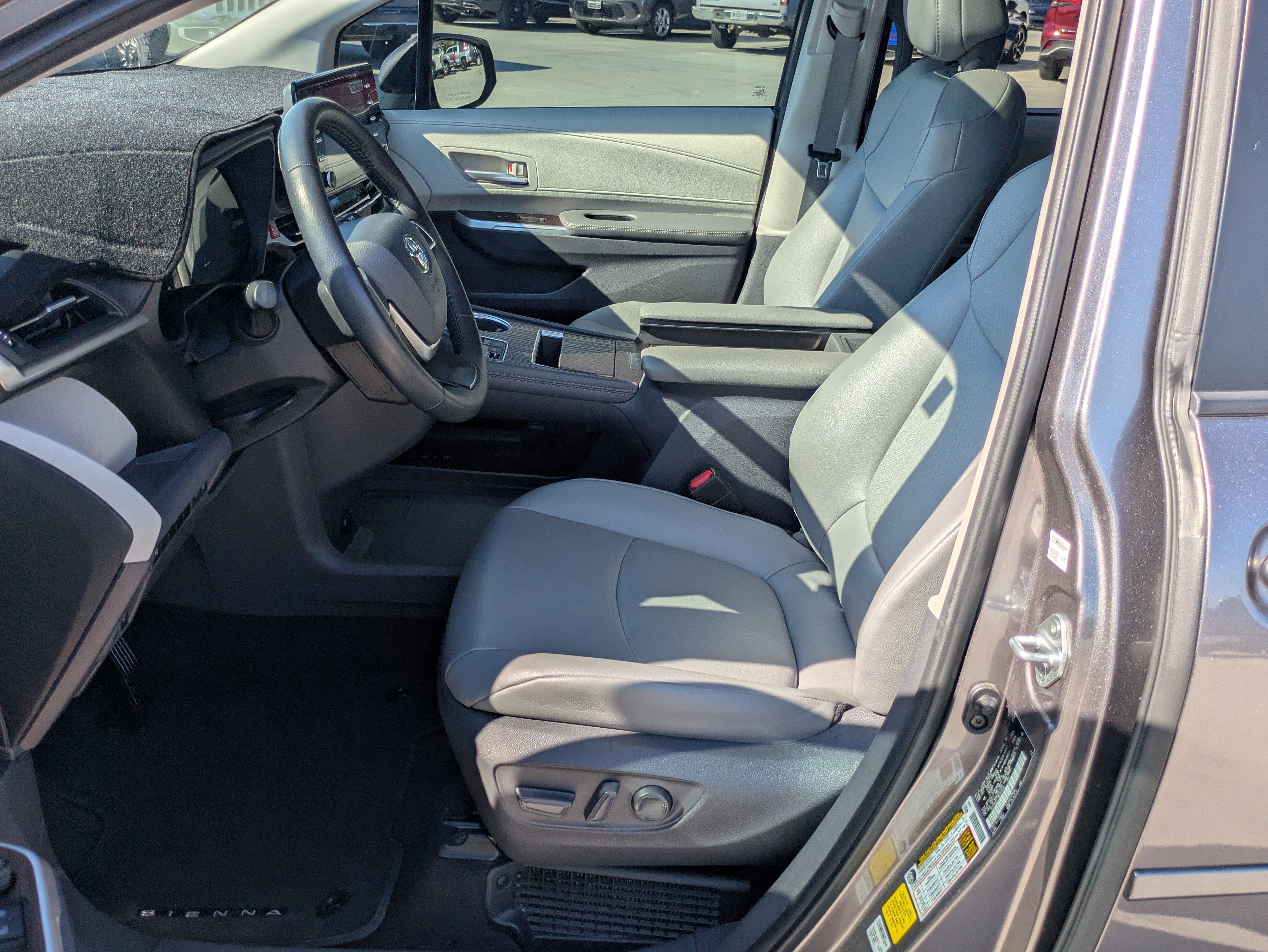 Certified 2021 Toyota Sienna XLE FWD image 10