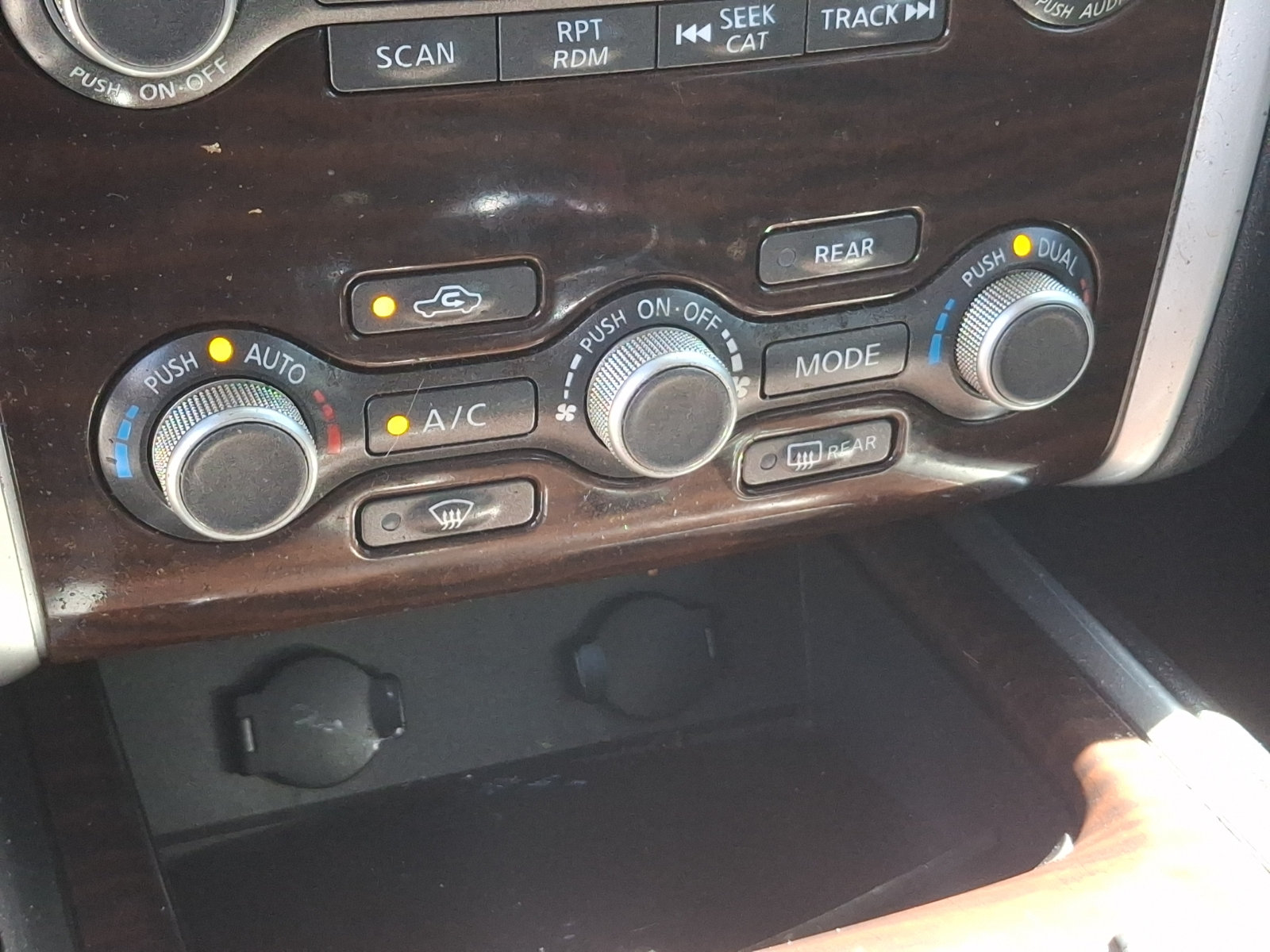 Used 2014 Nissan Pathfinder SL AWD/4WD image 12