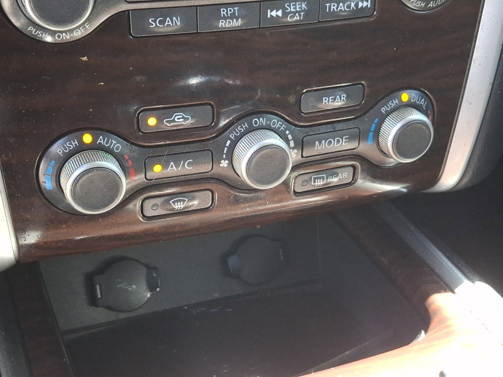Used 2014 Nissan Pathfinder SL AWD/4WD image 12