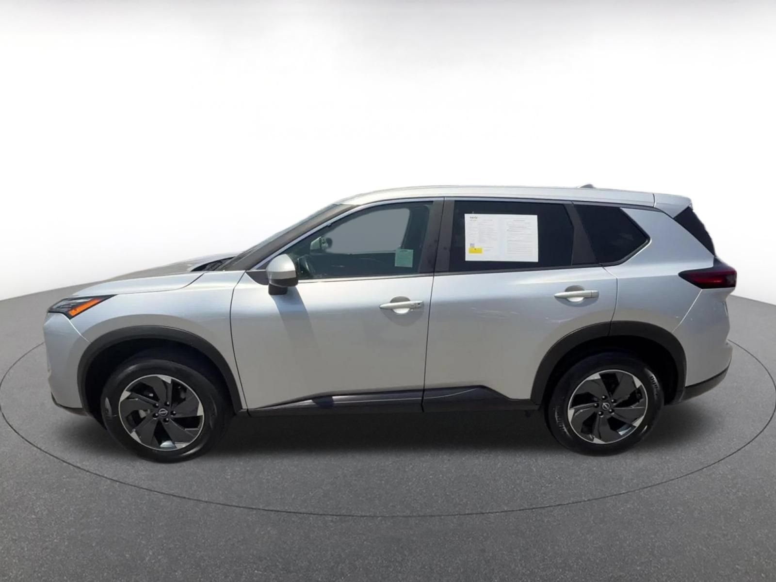 Used 2025 Nissan Rogue SV FWD image 9