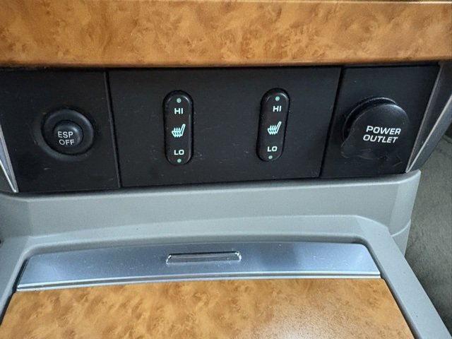 Used 2008 Chrysler Aspen Limited image 29