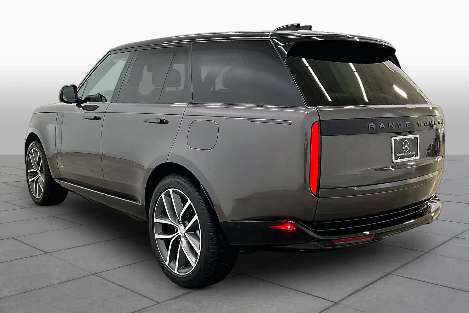 Used 2025 Land Rover Range Rover SE AWD/4WD image 12