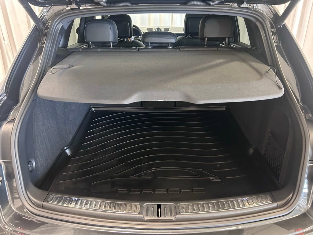 Certified 2023 Porsche Macan Turbo AWD/4WD image 30