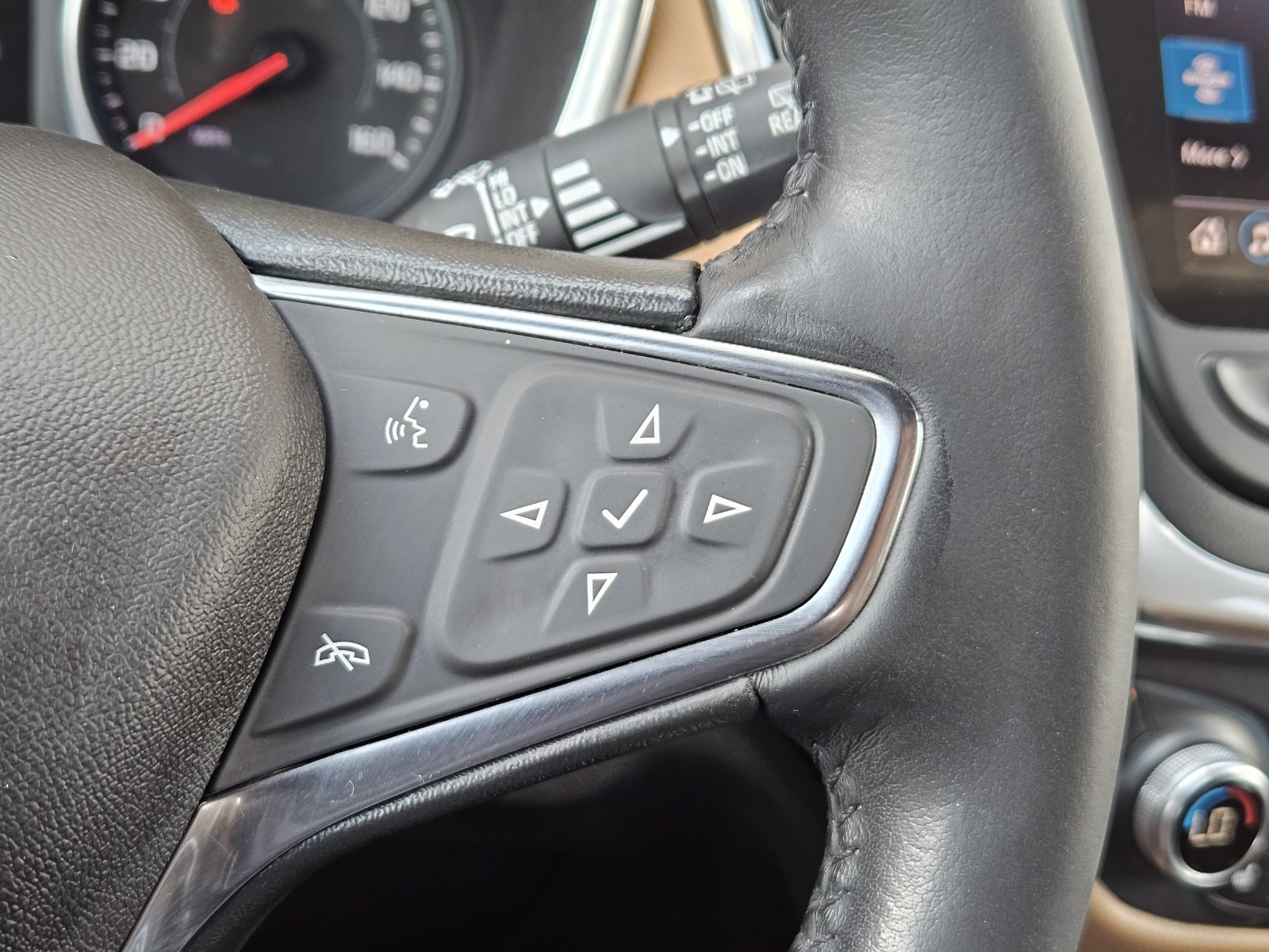 Used 2019 Chevrolet Equinox Premier FWD image 25