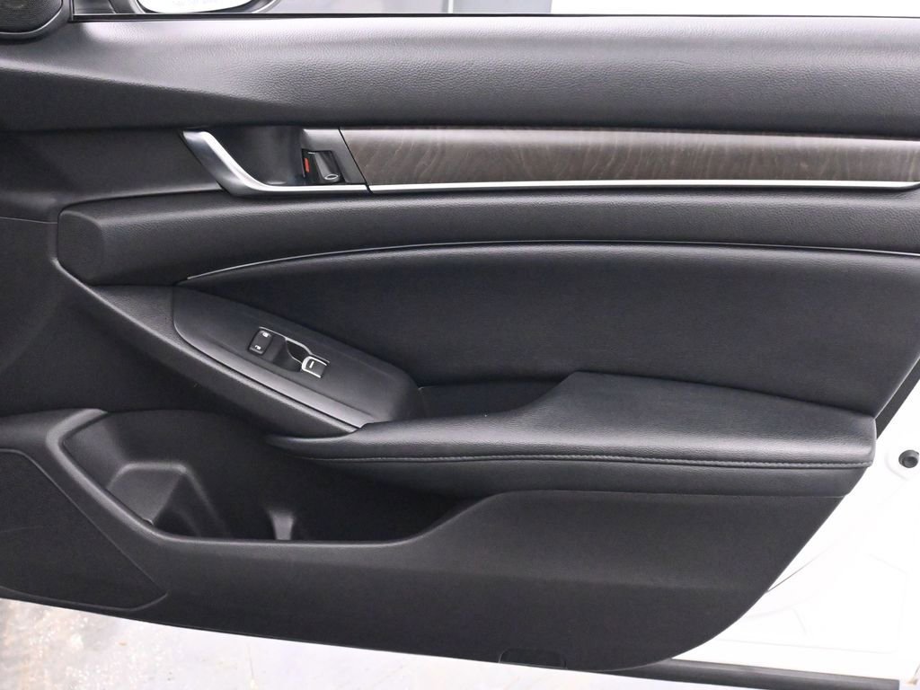 Used 2018 Honda Accord EX image 22