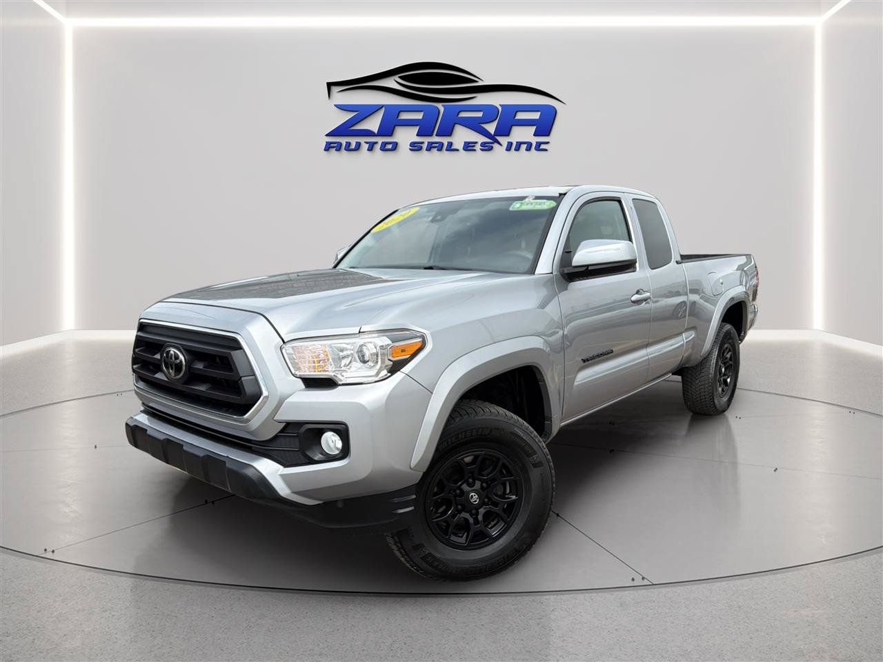 Used 2020 Toyota Tacoma SR5 w/ Blackout Package AWD/4WD image 1
