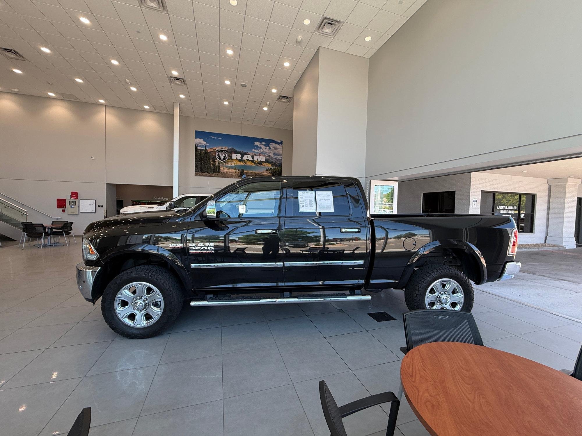 Used 2018 RAM 2500 Laramie AWD/4WD image 2
