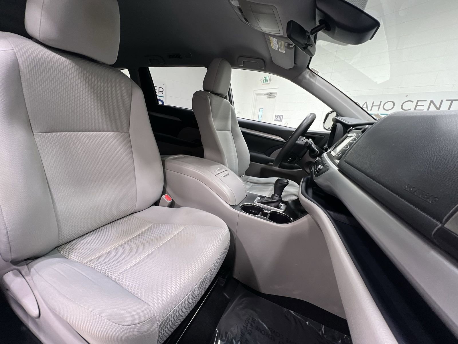 Used 2018 Toyota Highlander LE image 24