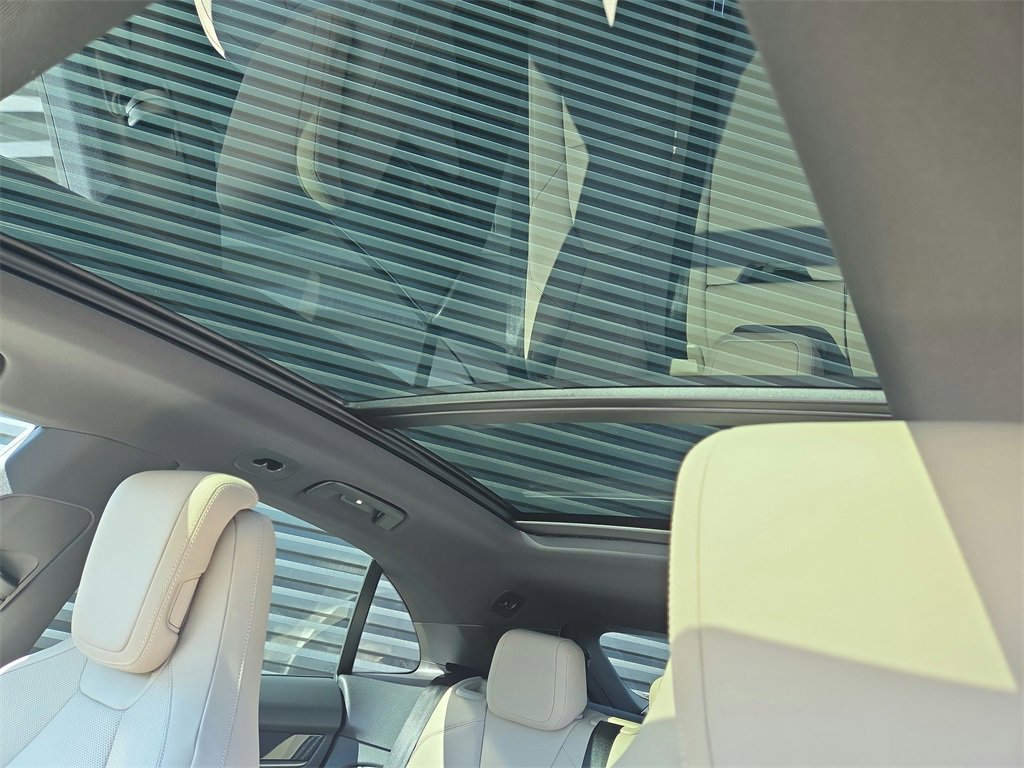 New 2025 Porsche Macan 4S Electric image 16