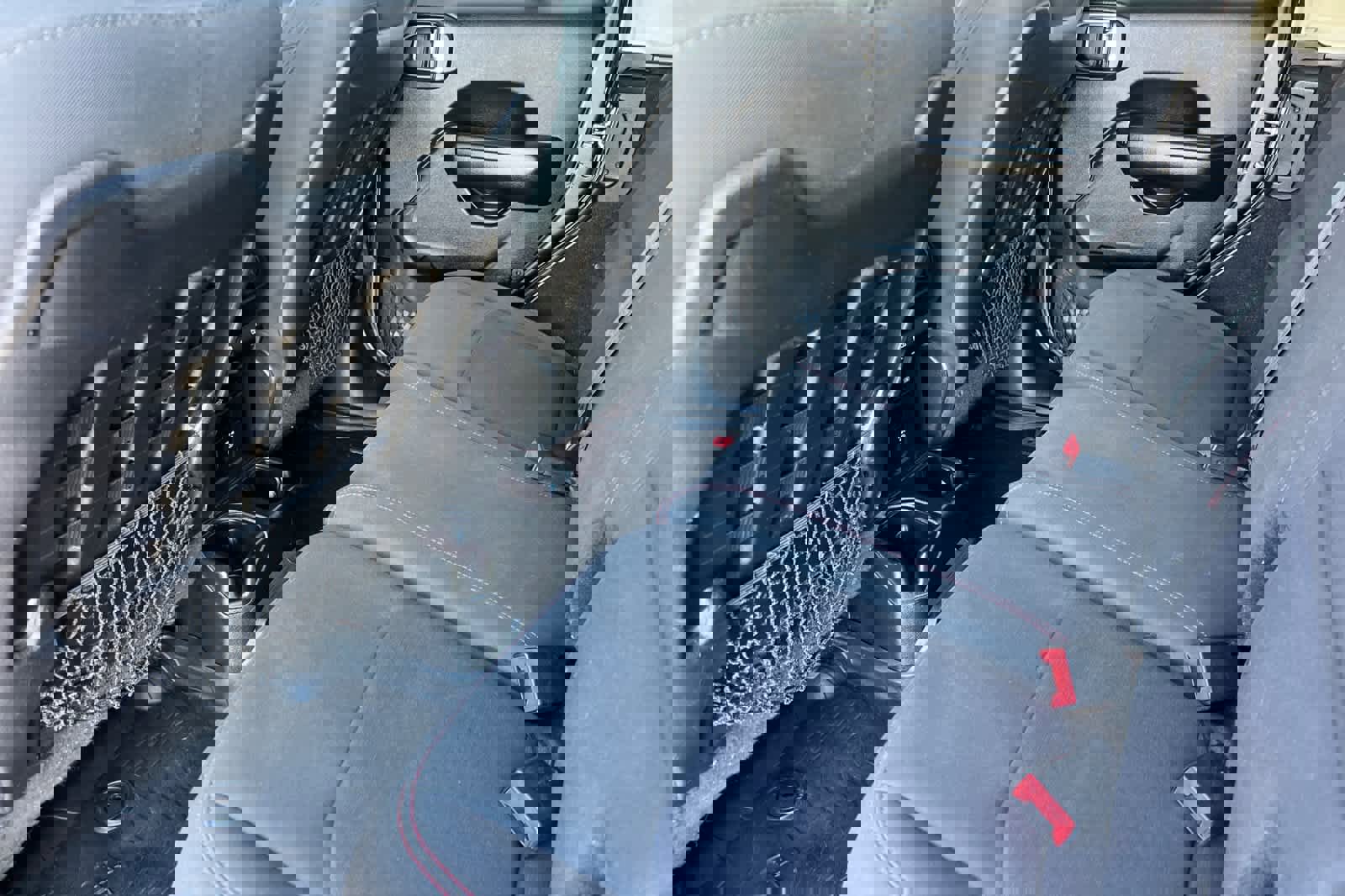 Used 2018 Jeep Wrangler Unlimited Rubicon AWD/4WD image 4