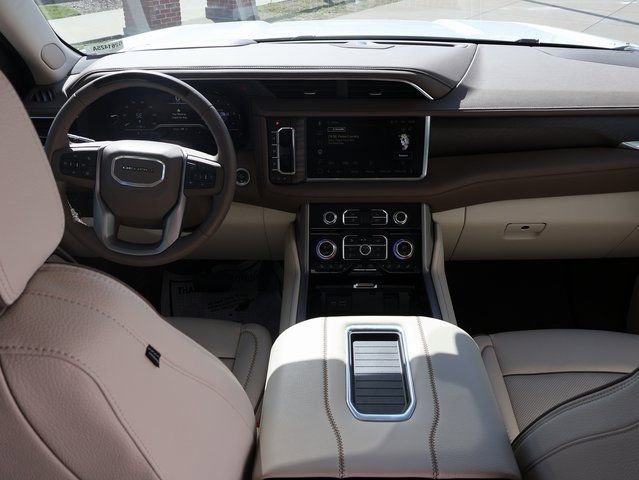 Used 2024 GMC Yukon Denali w/ Advanced Technology Package image 14