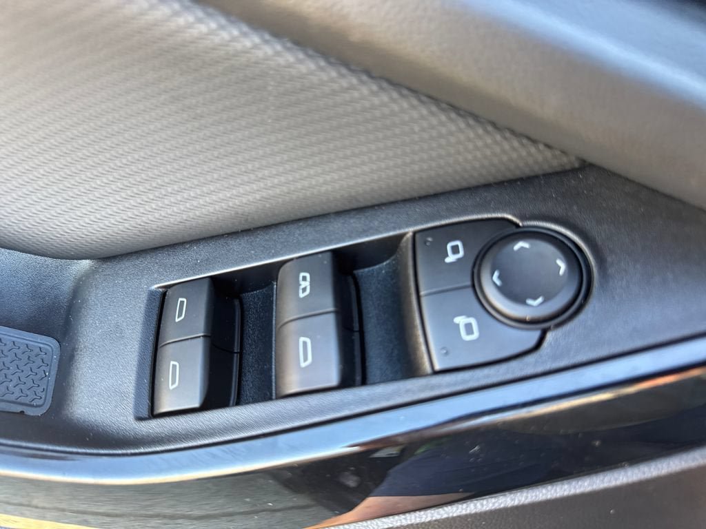 Used 2025 Chevrolet Equinox LT AWD/4WD image 17