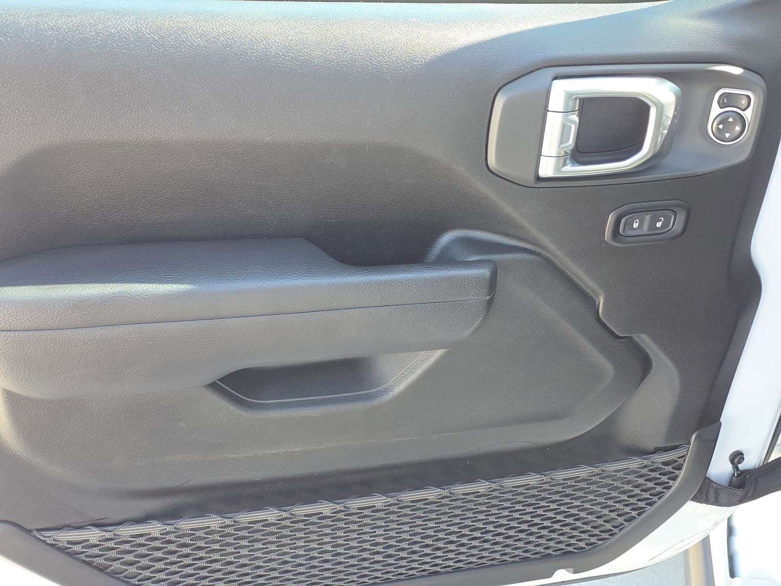 Used 2024 Jeep Wrangler Rubicon image 16