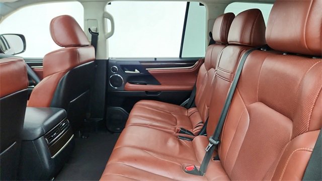 Used 2021 Lexus LX 570 4WD w/ 3rd Row & Luxury Pkg image 32