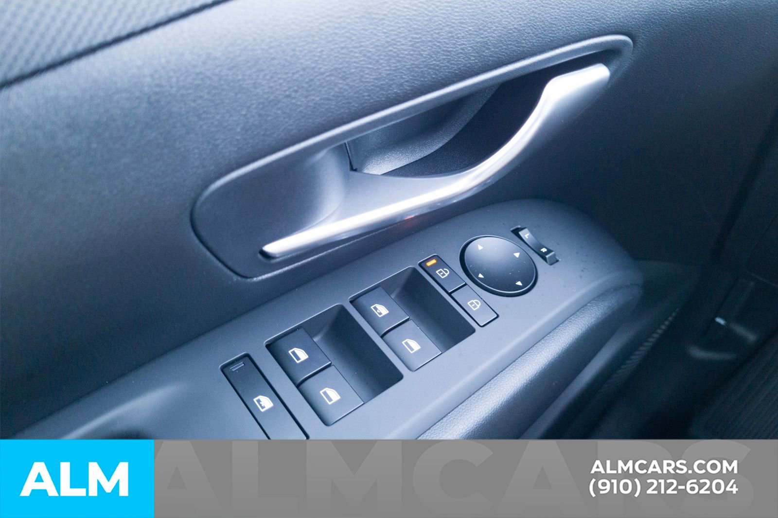 Used 2025 Hyundai Santa Cruz SE image 29