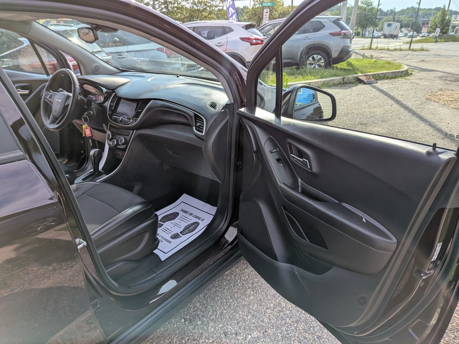 Used 2021 Chevrolet Trax LT AWD/4WD image 30
