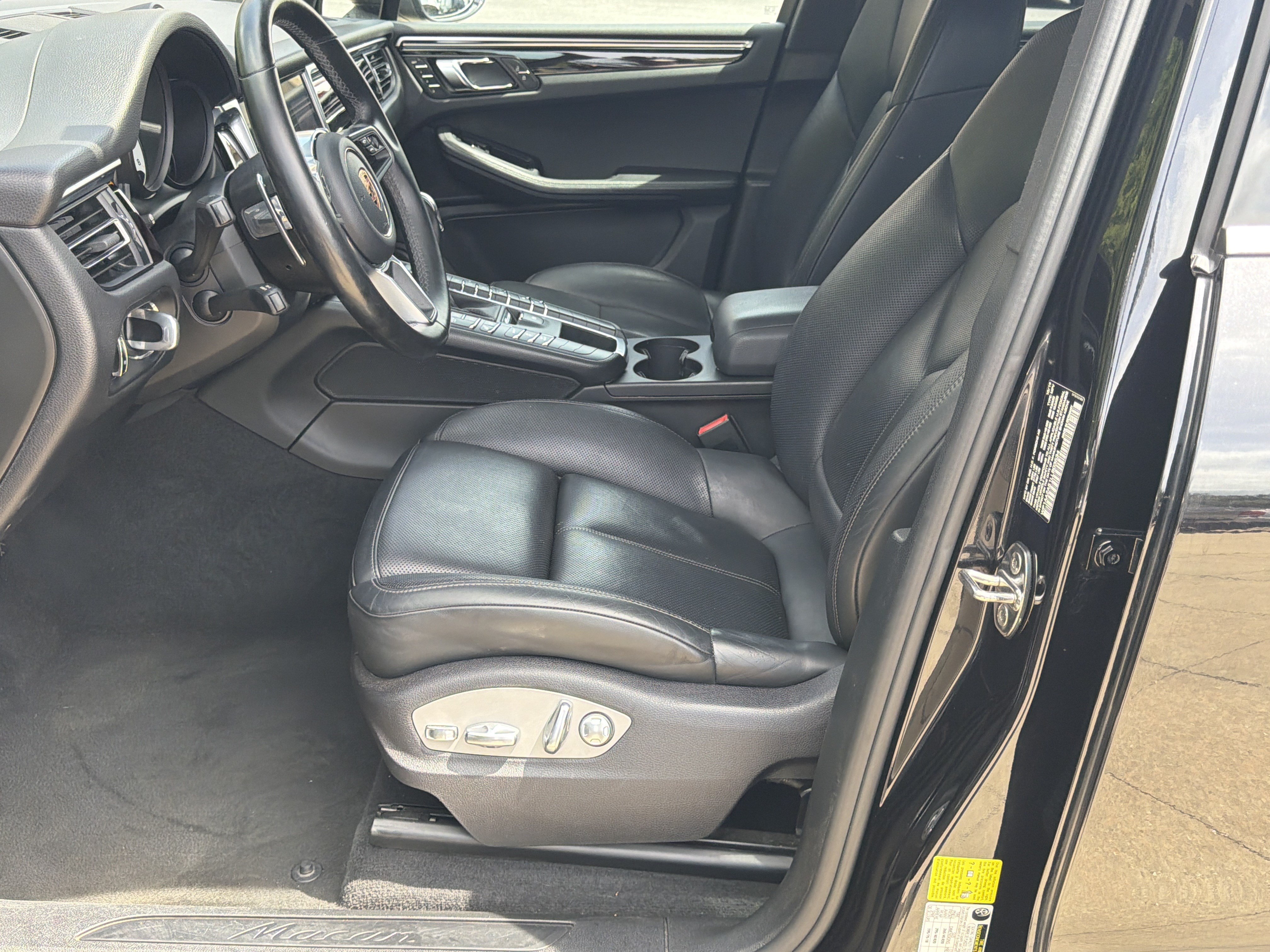 Used 2020 Porsche Macan AWD/4WD image 9