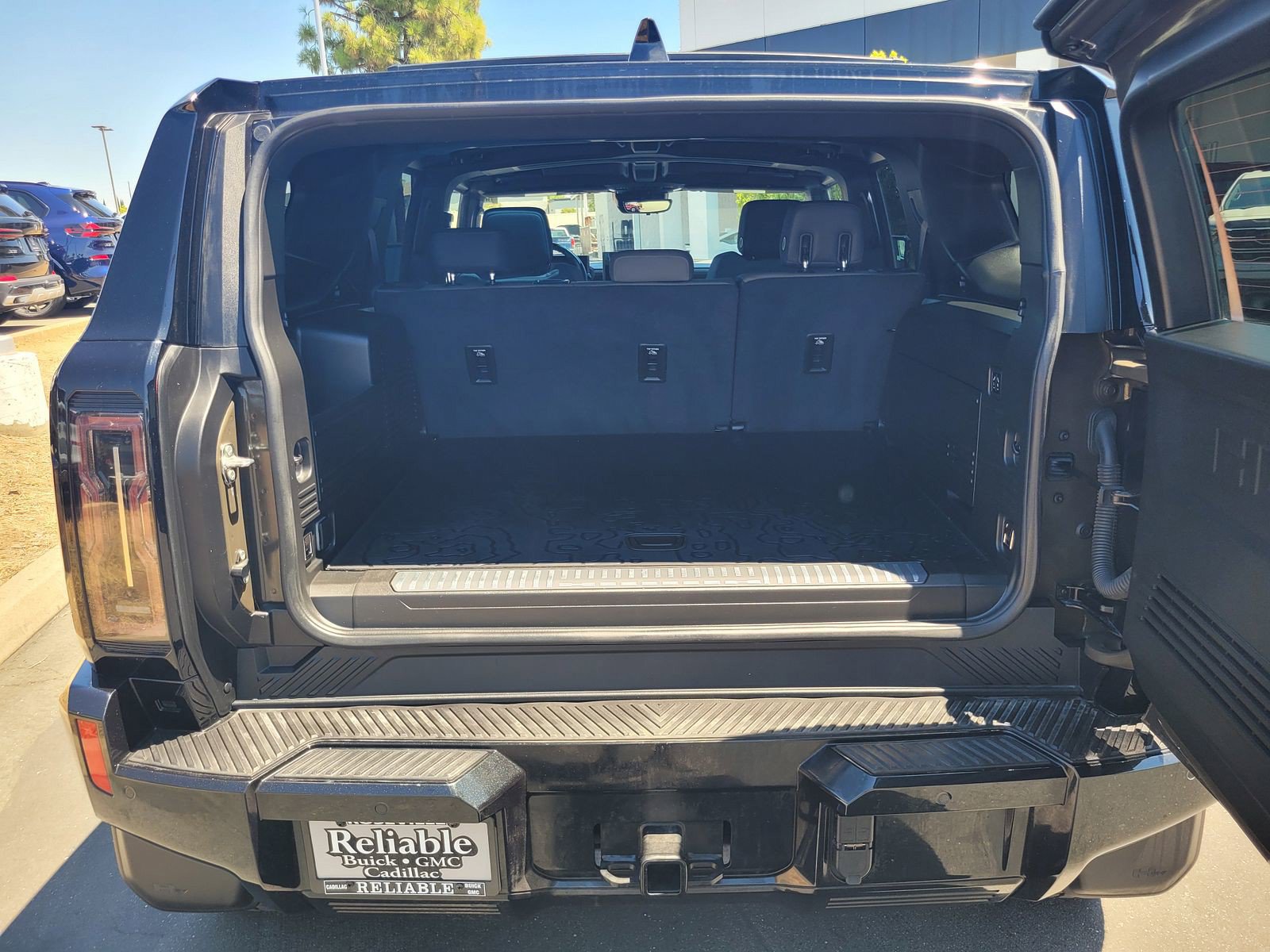 Used 2025 GMC Hummer EV 3X w/ LPO, Illumination Package AWD/4WD image 7