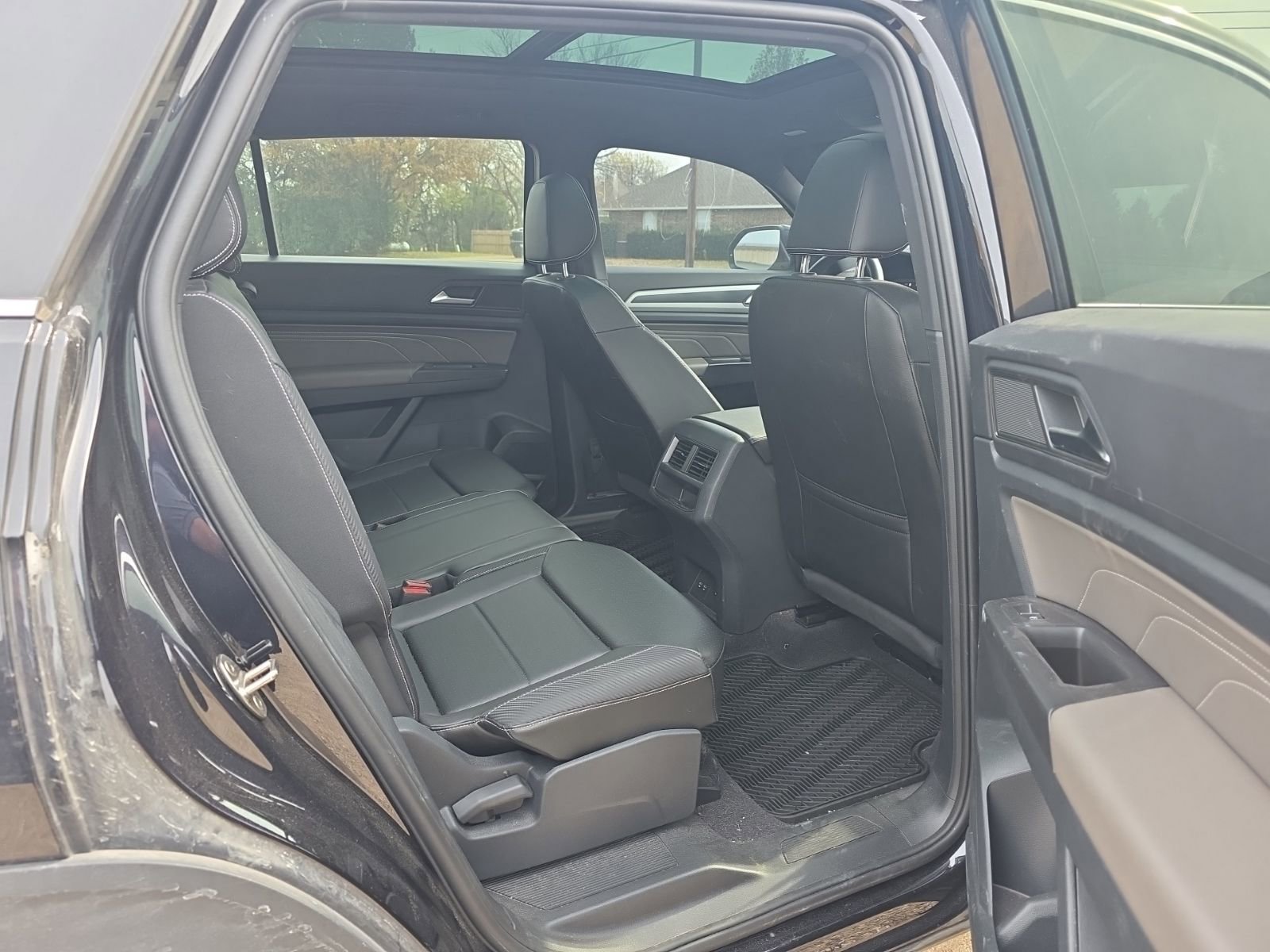 Used 2022 Volkswagen Atlas Cross Sport SEL R-Line image 12