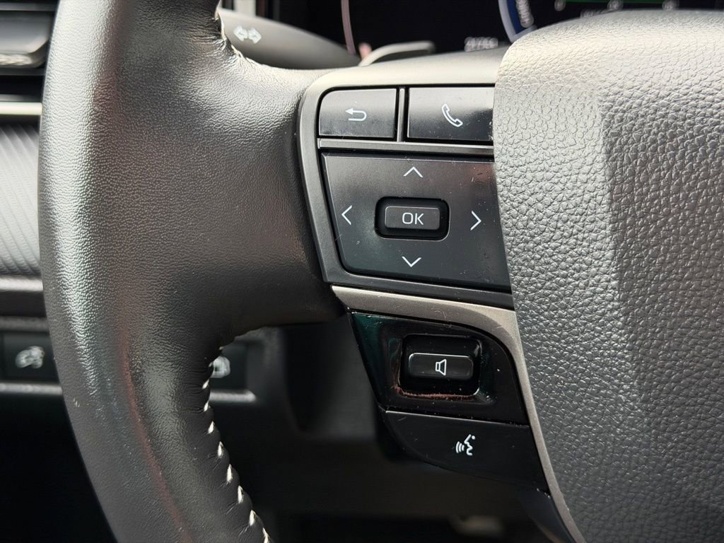 Used 2025 Toyota Camry SE image 19