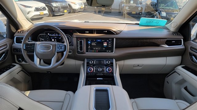 Used 2021 GMC Yukon XL Denali w/ Denali Premium Package image 17