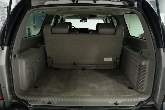 Used 2005 GMC Yukon XL 2500 SLT w/ SLT Preferred Equipment Group image 8