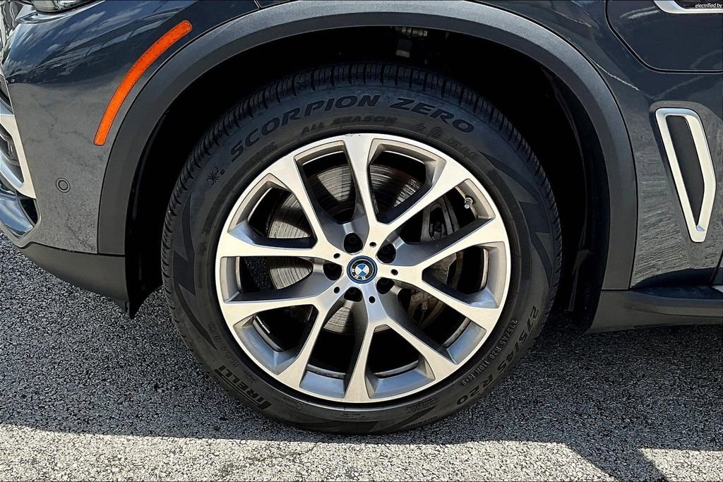 Used 2022 BMW X5 xDrive45e w/ Climate Comfort Package image 11