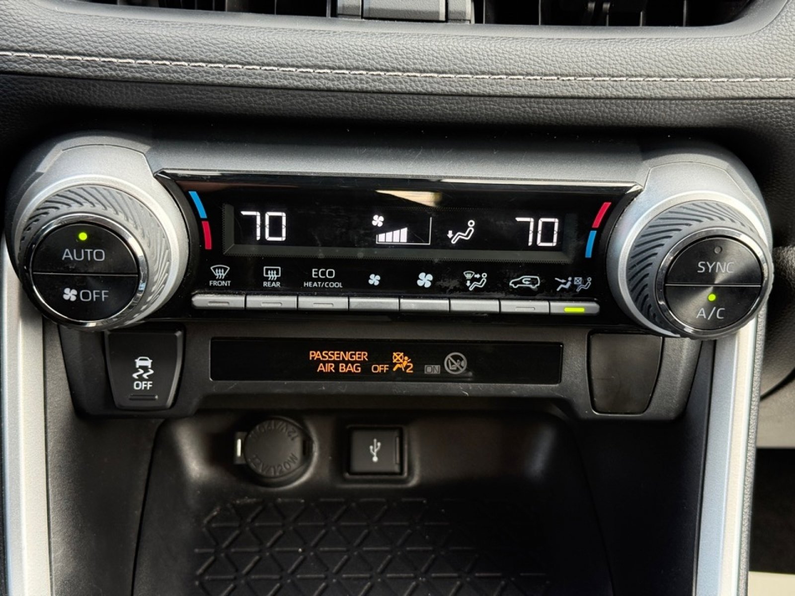 Used 2021 Toyota RAV4 LE AWD/4WD image 15