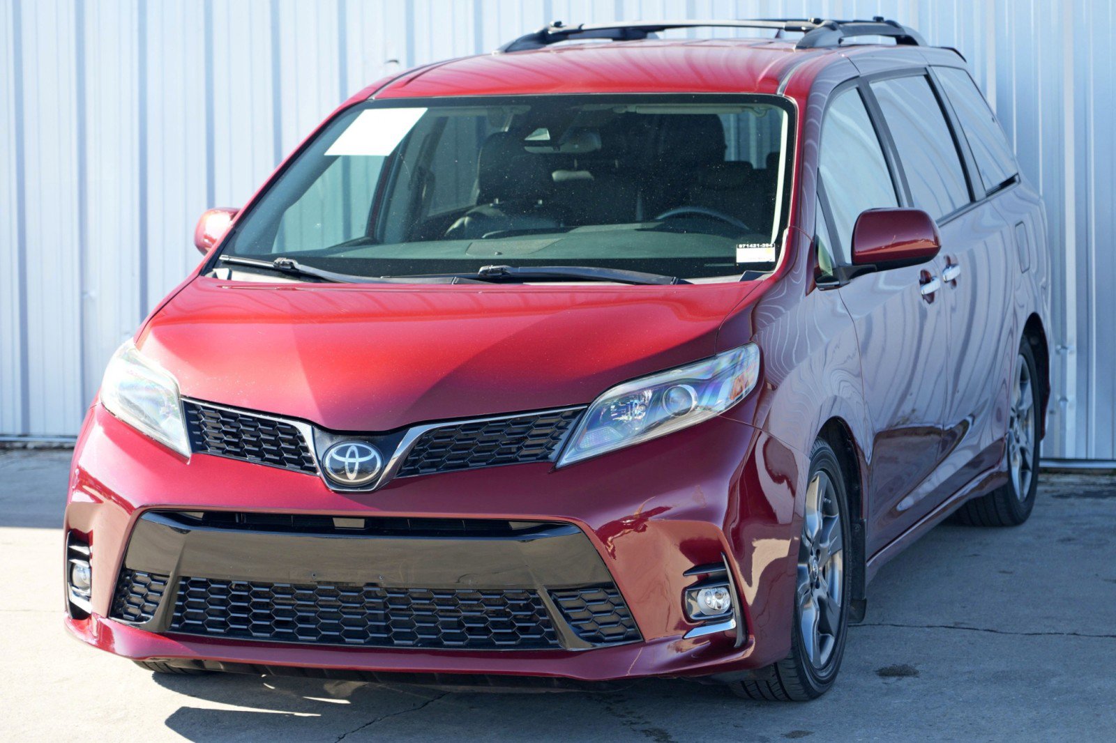 Used 2019 Toyota Sienna SE w/ Carpet Mat Package FWD image 42