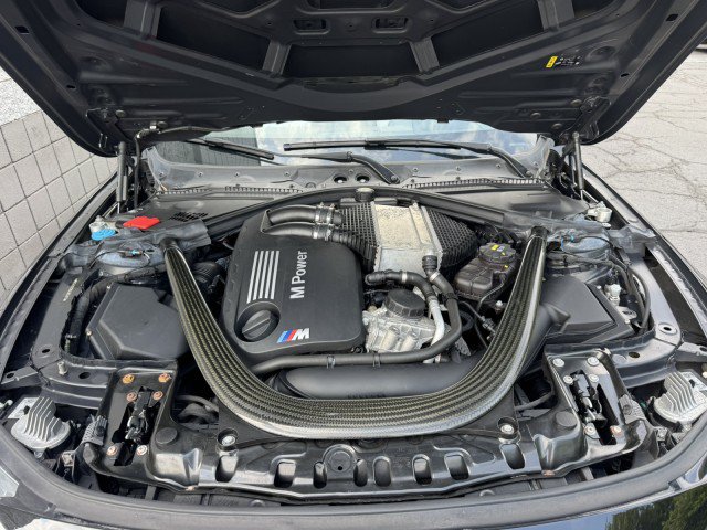 Used 2018 BMW M4 Convertible RWD image 2