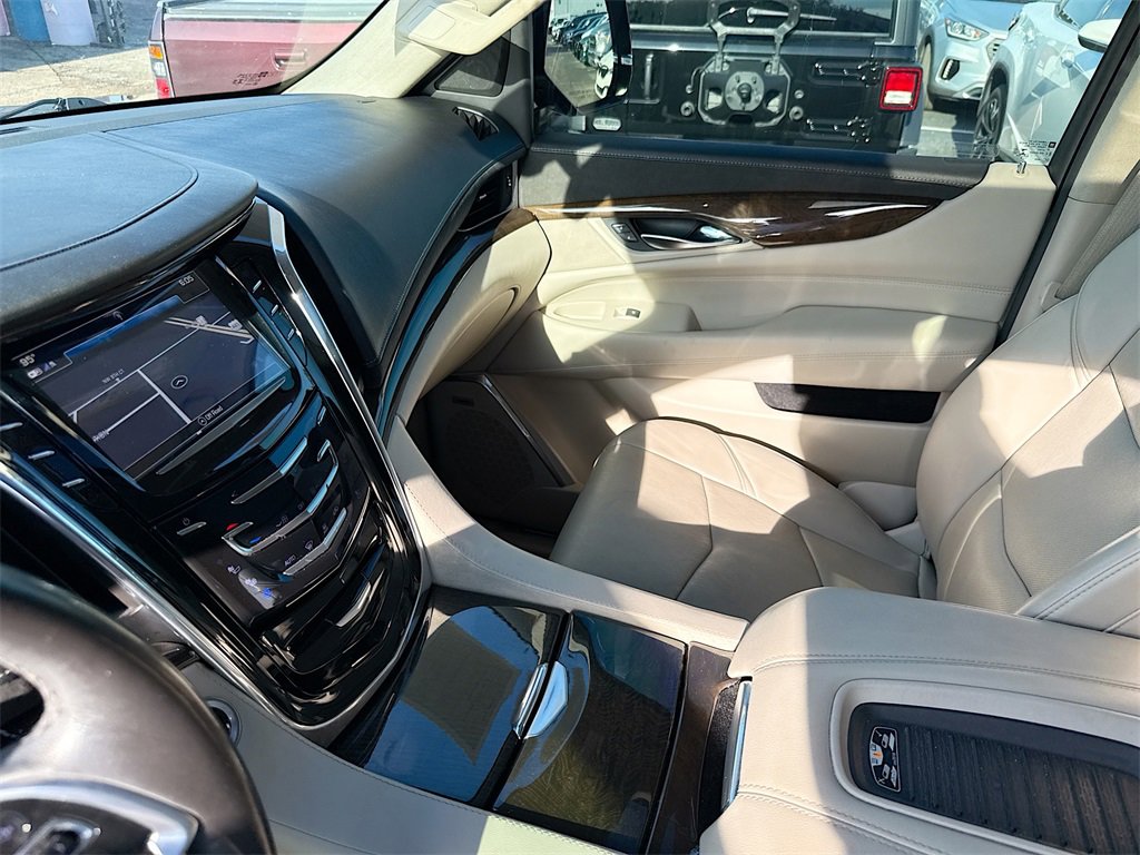 Used 2018 Cadillac Escalade Luxury image 26
